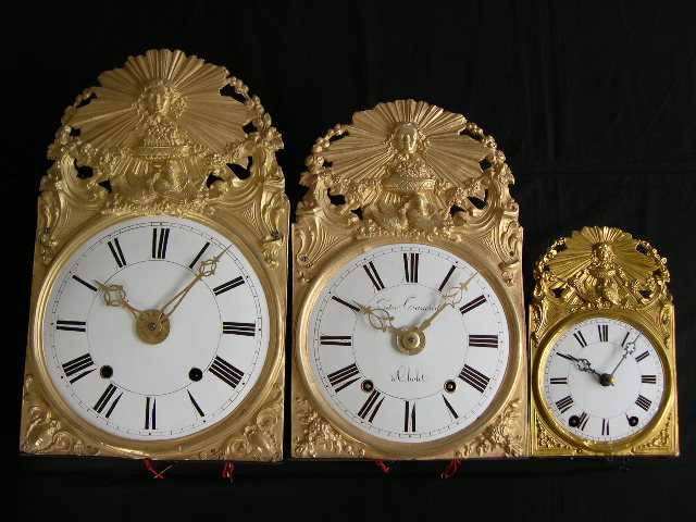  3 horloges comtoise à couronnement identique